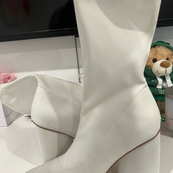 Pretty little thing white booties - Picture 2 of 2